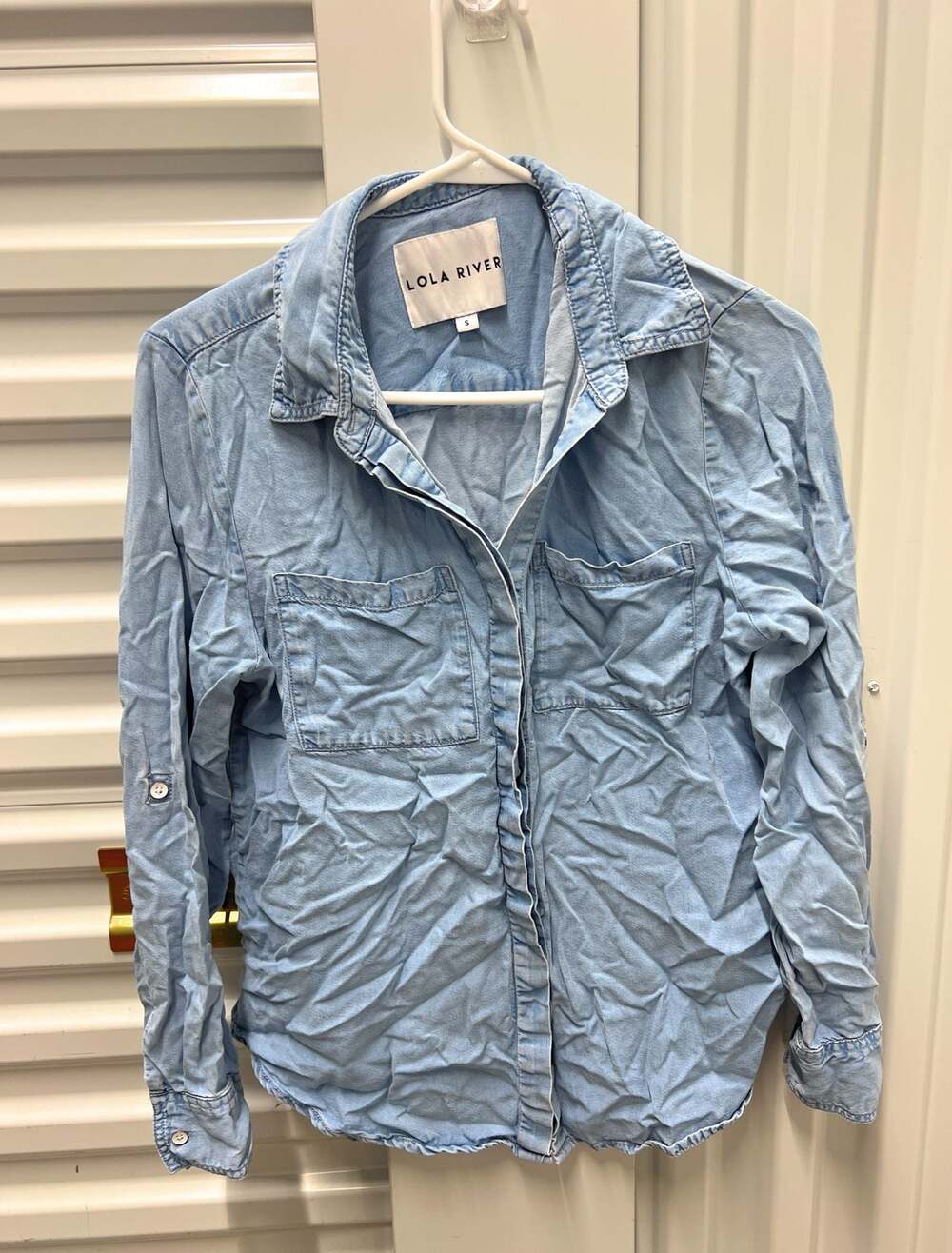 Lola River Light Wash Chambray Denim Button Down Shirt Long Sleeve Size S